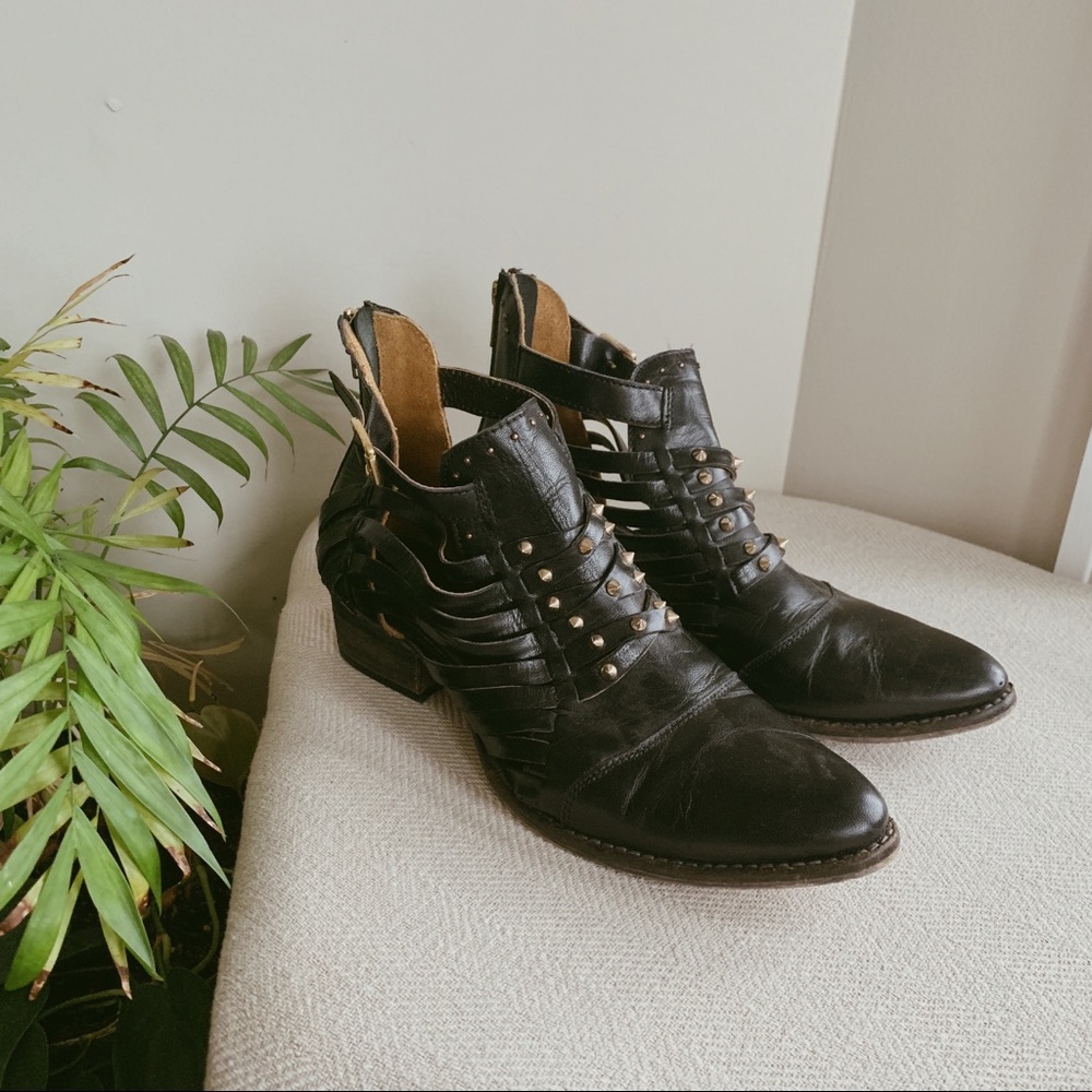 Matisse black leather booties!